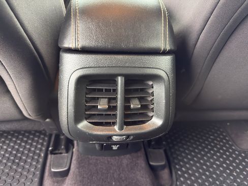 Used 2016 Jeep Cherokee Latitude w/ Comfort/Convenience Group image 32