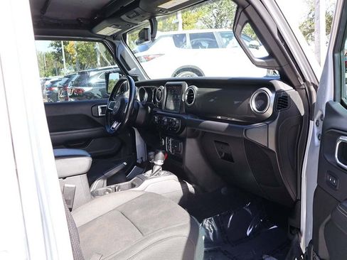 Used 2022 Jeep Gladiator Overland image 24