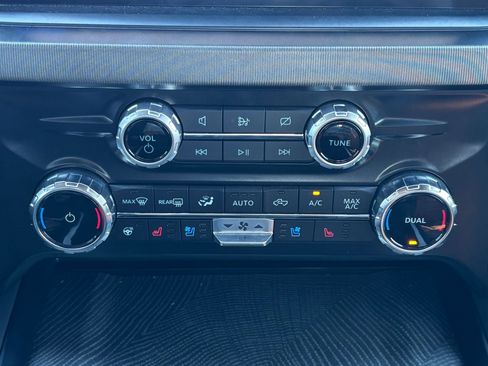 Used 2024 Ford F450 Platinum w/ FX4 Off-Road Package image 26