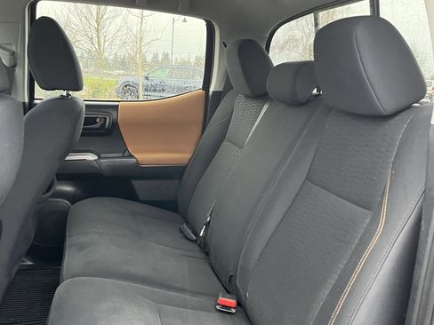 Used 2018 Toyota Tacoma SR5 image 15