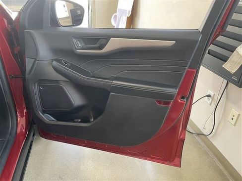 Used 2022 Ford Escape SE w/ Cold Weather Package image 21