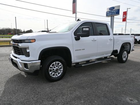 Used 2025 Chevrolet Silverado 2500 LT w/ Convenience Package image 7