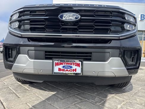 Used 2025 Ford Expedition Max Platinum w/ Platinum Ultimate Package AWD/4WD image 38