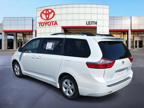 Used 2017 Toyota Sienna LE image 7