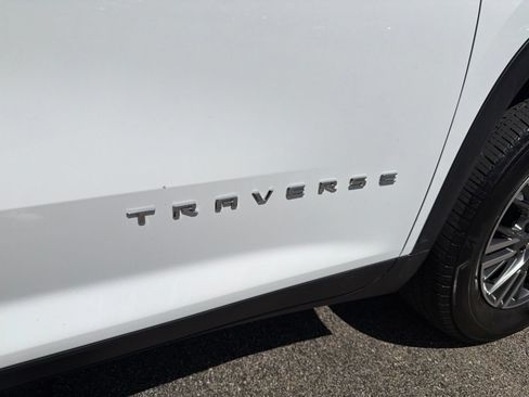 Used 2024 Chevrolet Traverse LT FWD image 32