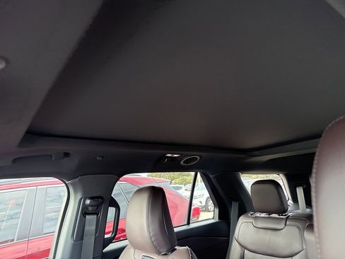 Used 2025 Ford Explorer Platinum image 9