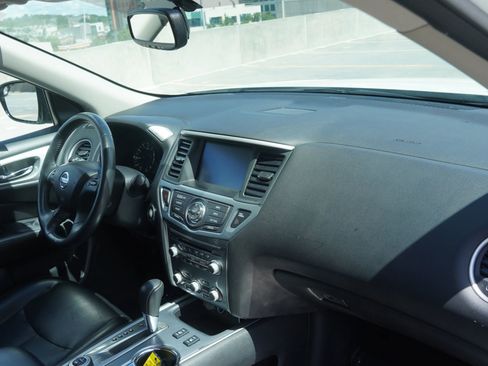Used 2017 Nissan Pathfinder SL image 8