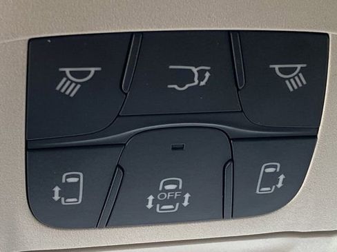 Used 2023 Chrysler Pacifica Touring-L FWD image 30