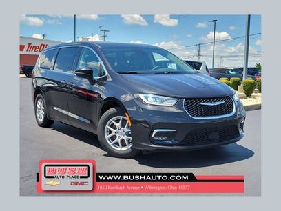 Used 2023 Chrysler Pacifica Touring-L