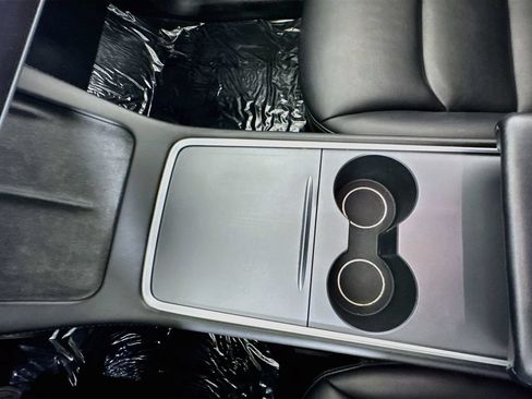 Used 2023 Tesla Model Y Long Range AWD/4WD image 18
