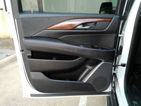 Used 2020 Cadillac Escalade ESV Luxury AWD/4WD image 15