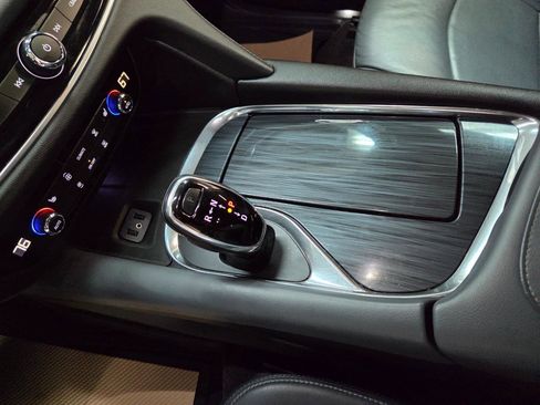 Used 2019 Buick Enclave Essence AWD/4WD image 22