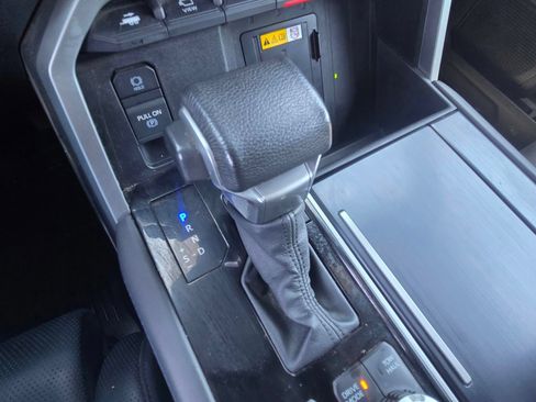 Used 2024 Toyota Tundra Platinum AWD/4WD image 26