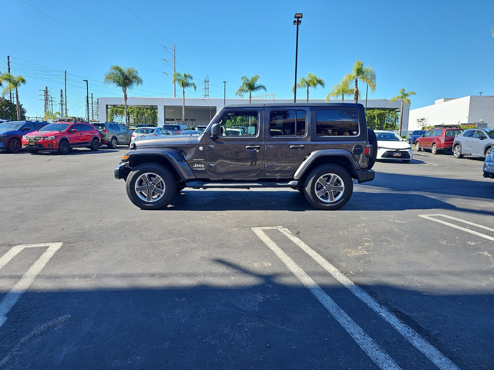 Used 2020 Jeep Wrangler Unlimited Sahara AWD/4WD image 4