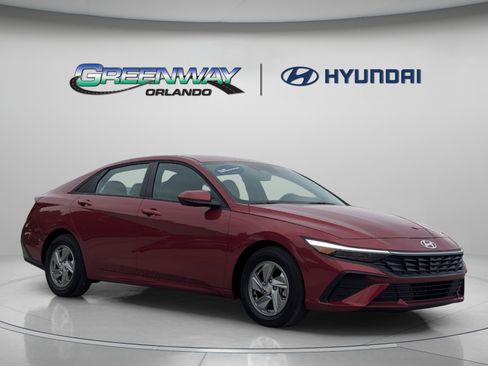 Certified 2025 Hyundai Elantra SE FWD image 1