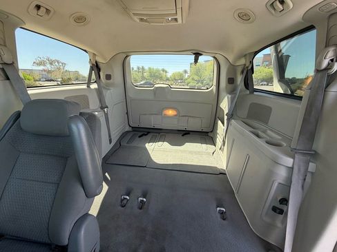 Used 2010 Dodge Grand Caravan SXT FWD image 11