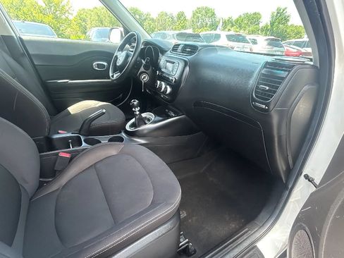 Used 2016 Kia Soul FWD image 16