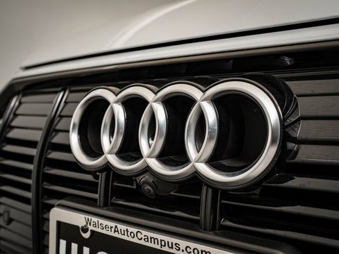 Used 2021 Audi e-tron Premium w/ Convenience Plus Package image 3