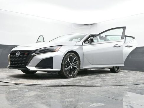 Used 2024 Nissan Altima 2.5 SR image 68