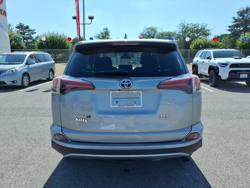 Used 2018 Toyota RAV4 XLE AWD/4WD image 6