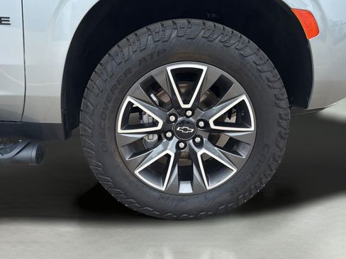 Used 2023 Chevrolet Tahoe Z71 w/ Luxury Package AWD/4WD image 9