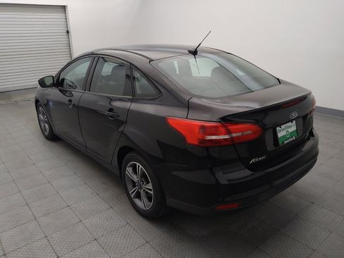 Used 2018 Ford Focus SE w/ SE Appearance Package FWD image 5