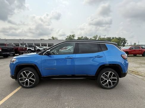 Certified 2025 Jeep Compass Limited w/ Elite Group AWD/4WD image 32