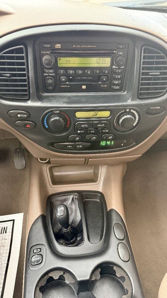 Used 2001 Toyota Sequoia SR5 w/ Preferred Pkg AWD/4WD image 15