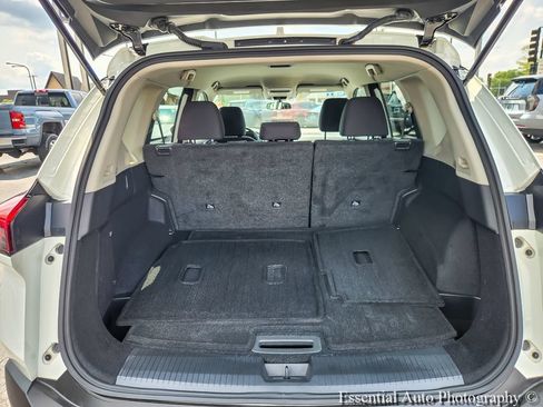 Used 2023 Nissan Rogue S AWD/4WD image 17