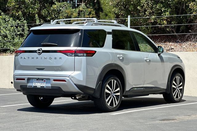 Used 2023 Nissan Pathfinder Platinum FWD image 5