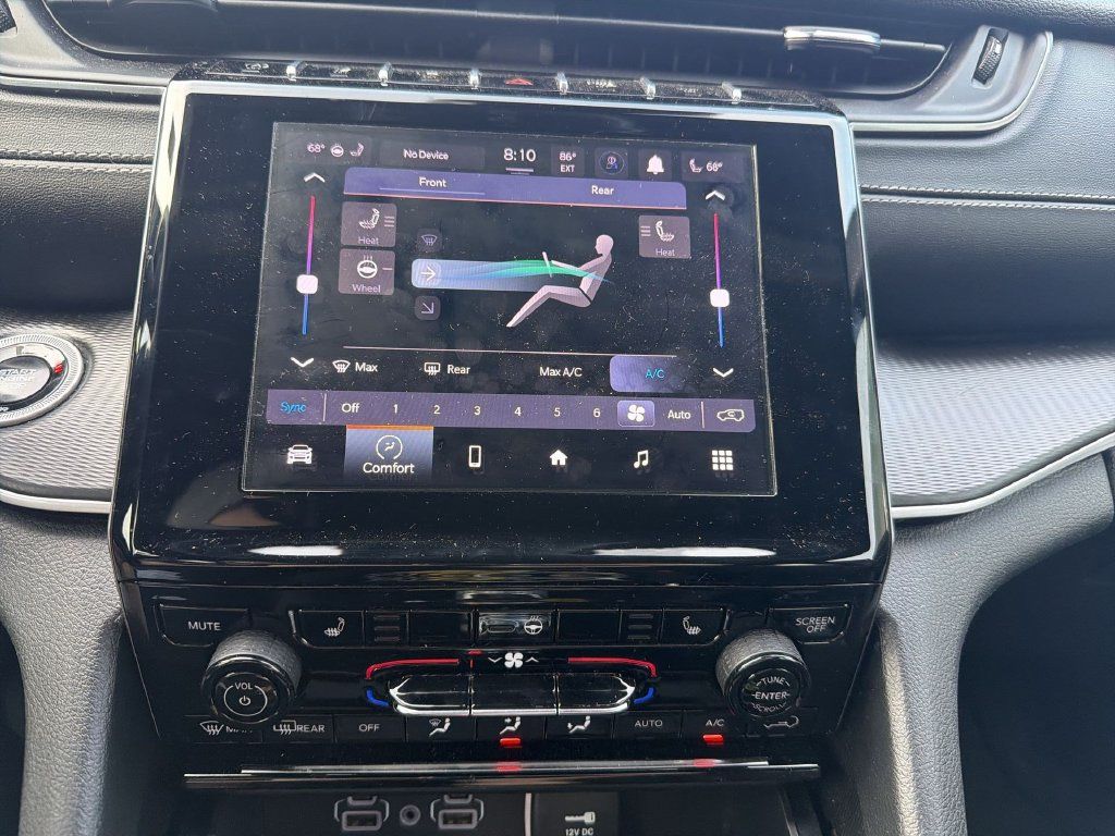 Used 2024 Jeep Grand Cherokee L Laredo w/ Luxury Tech Group I RWD image 12