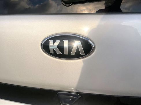 Used 2017 Kia Soul + FWD image 10