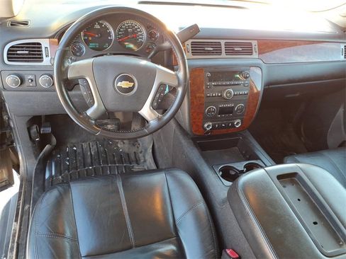 Used 2012 Chevrolet Suburban LT image 20