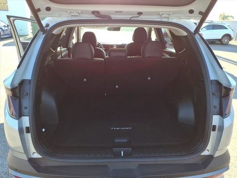 Used 2025 Hyundai Tucson Limited image 12
