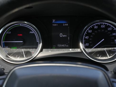 Used 2020 Toyota Camry LE FWD image 12
