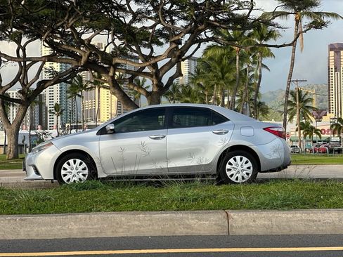 Used 2016 Toyota Corolla LE image 2