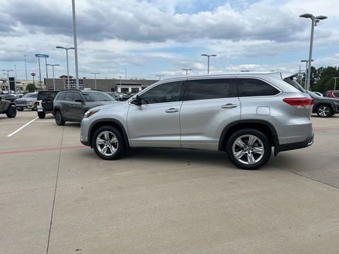 Used 2018 Toyota Highlander Limited FWD image 6