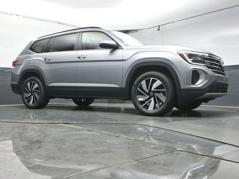 New 2026 Volkswagen Atlas SE FWD image 32