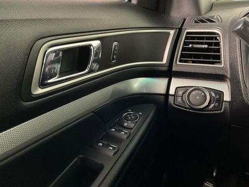 Used 2017 Ford Explorer XLT image 20