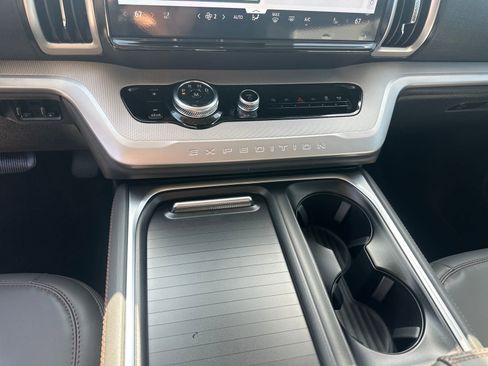 New 2025 Ford Expedition Max Active image 18