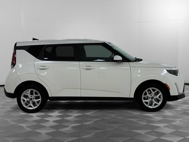 Used 2024 Kia Soul LX w/ Option Group 015 FWD image 6