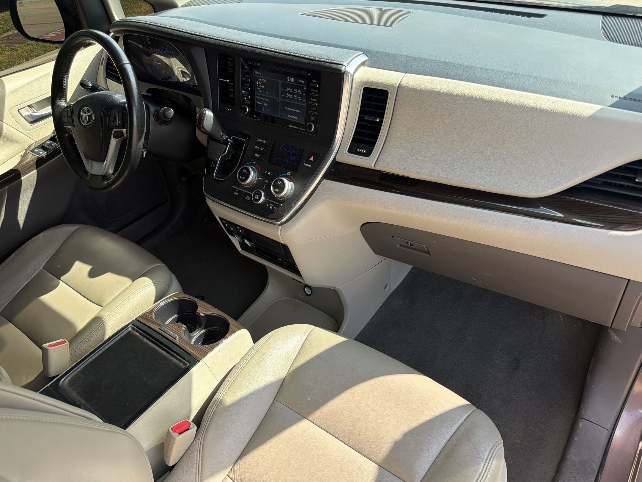 Used 2019 Toyota Sienna XLE Premium FWD image 26
