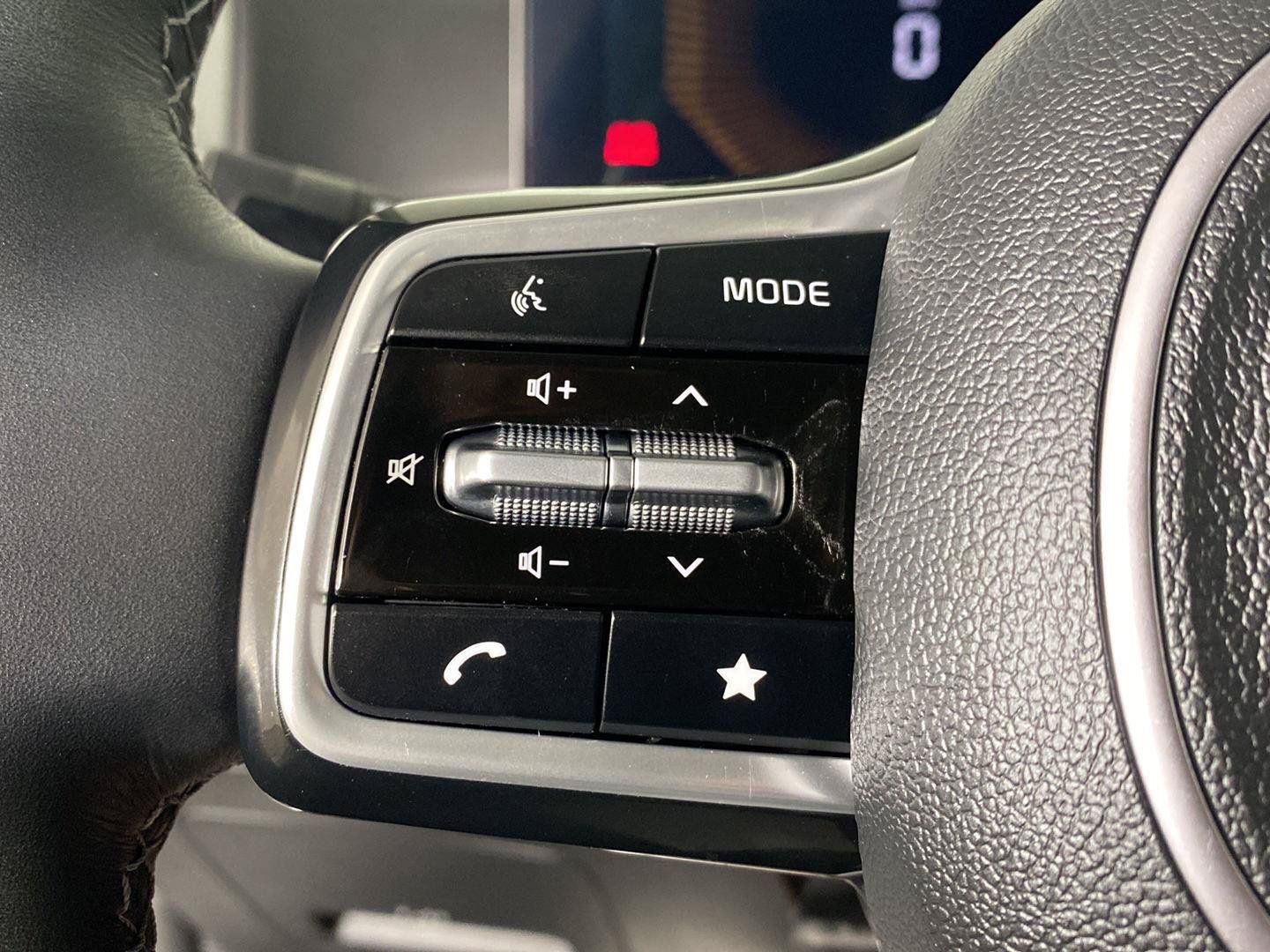 Used 2025 Kia Sorento S AWD/4WD image 18