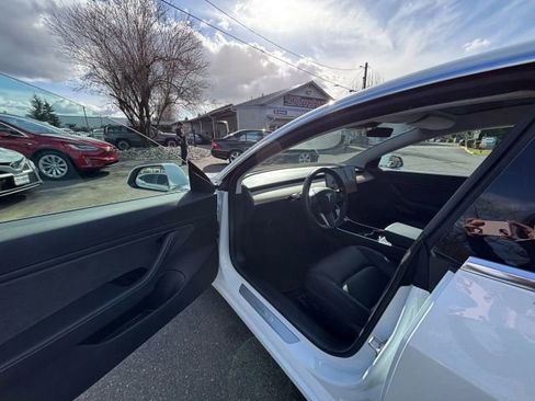 Used 2018 Tesla Model 3 Long Range image 9