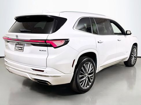 Used 2025 Buick Enclave Avenir AWD/4WD image 4