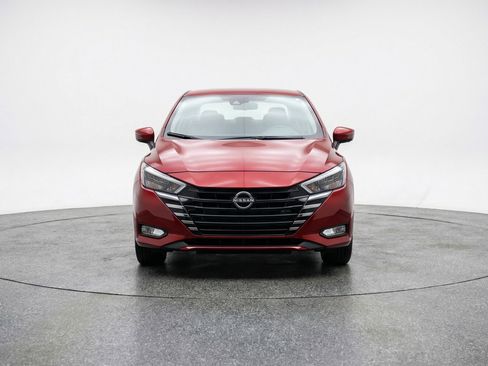 Used 2025 Nissan Versa SV image 2