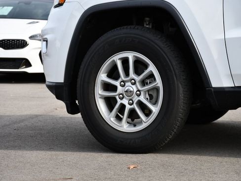 Used 2018 Jeep Grand Cherokee Laredo image 12