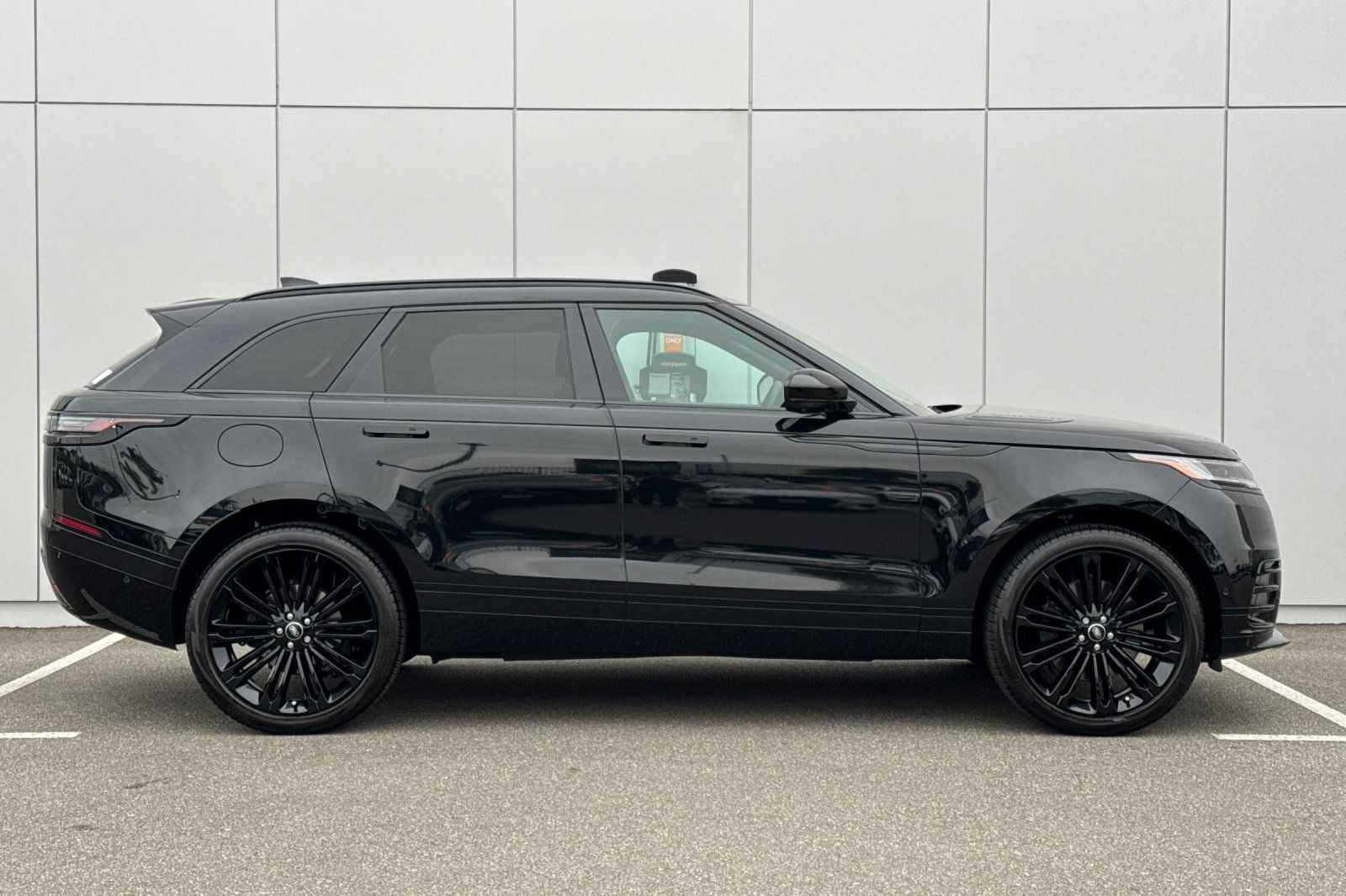 Certified 2026 Land Rover Range Rover Velar Dynamic SE AWD/4WD image 6