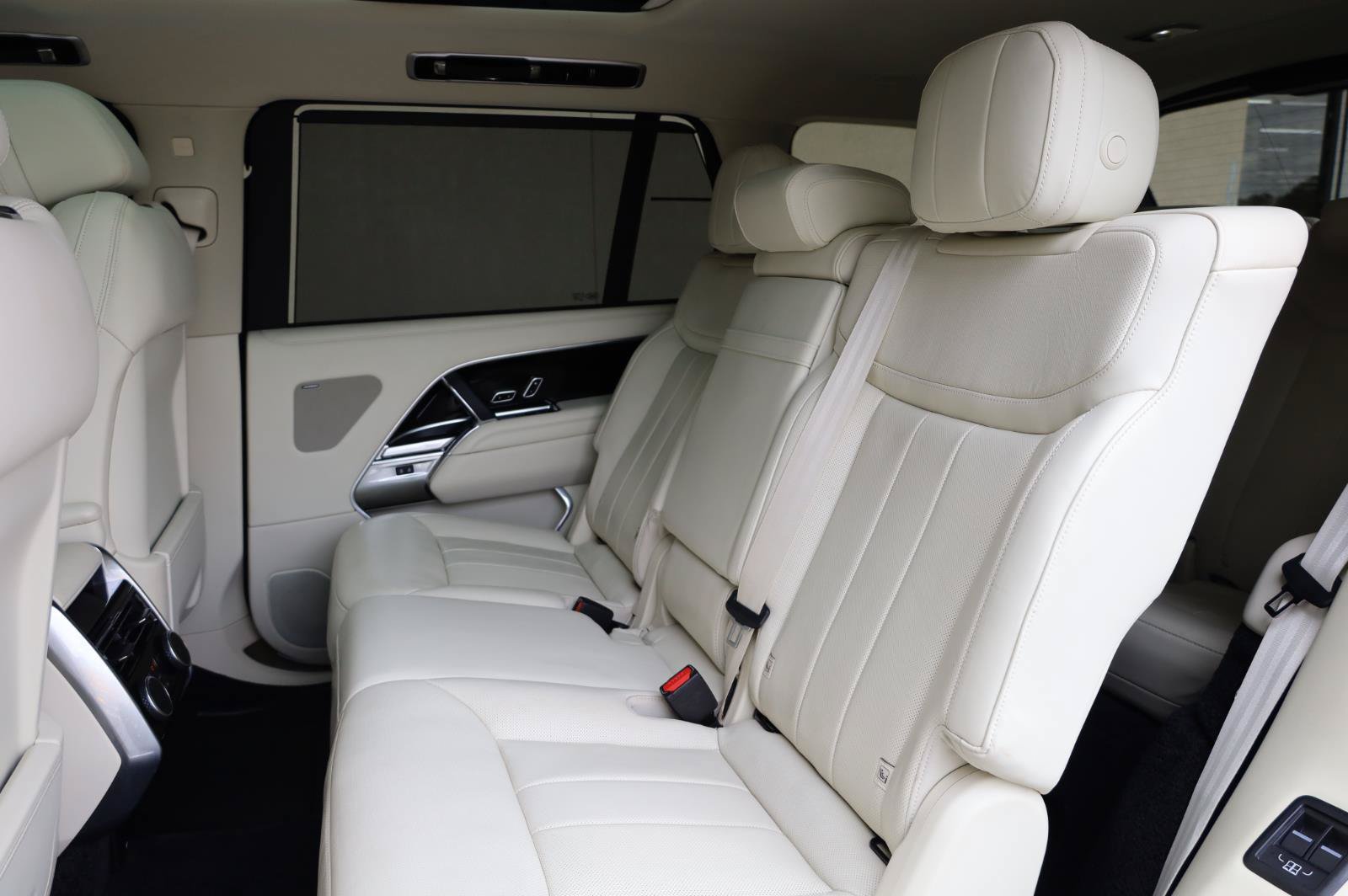 Used 2024 Land Rover Range Rover Long Wheelbase SE AWD/4WD image 25
