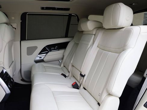 Used 2024 Land Rover Range Rover Long Wheelbase SE AWD/4WD image 25